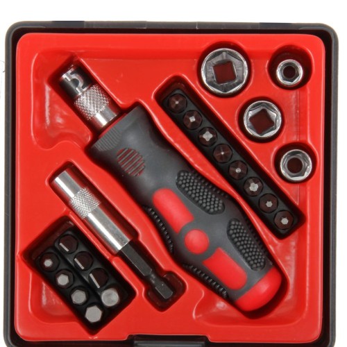 Wkrętak z końcówkami i nasadkami